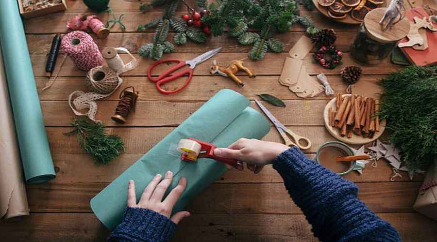 Holiday Side Hustles: How to Earn Extra Cash During the Festive Season